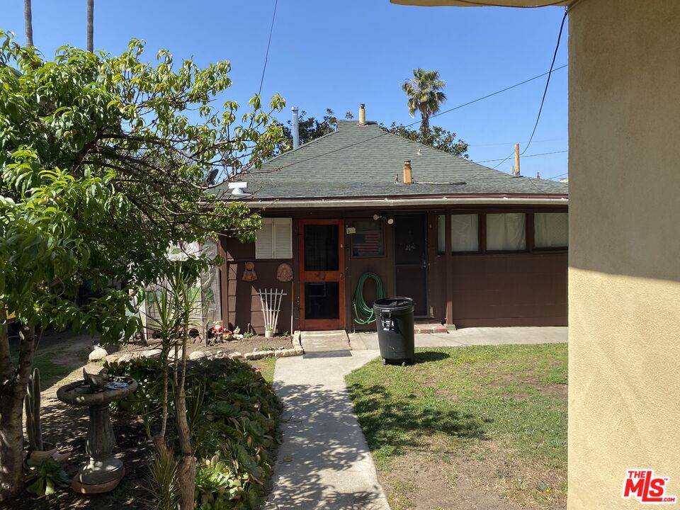 702 Walnut St - Photo 1
