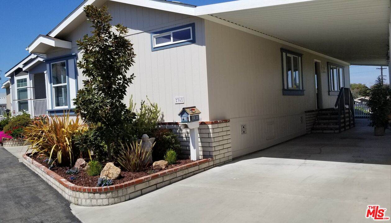 2550 Pacific Coast Hwy - Photo 1
