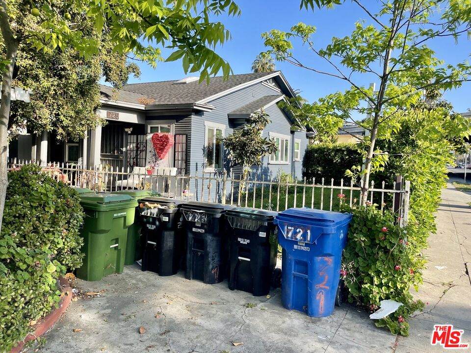 725 Normandie Ave - Photo 1
