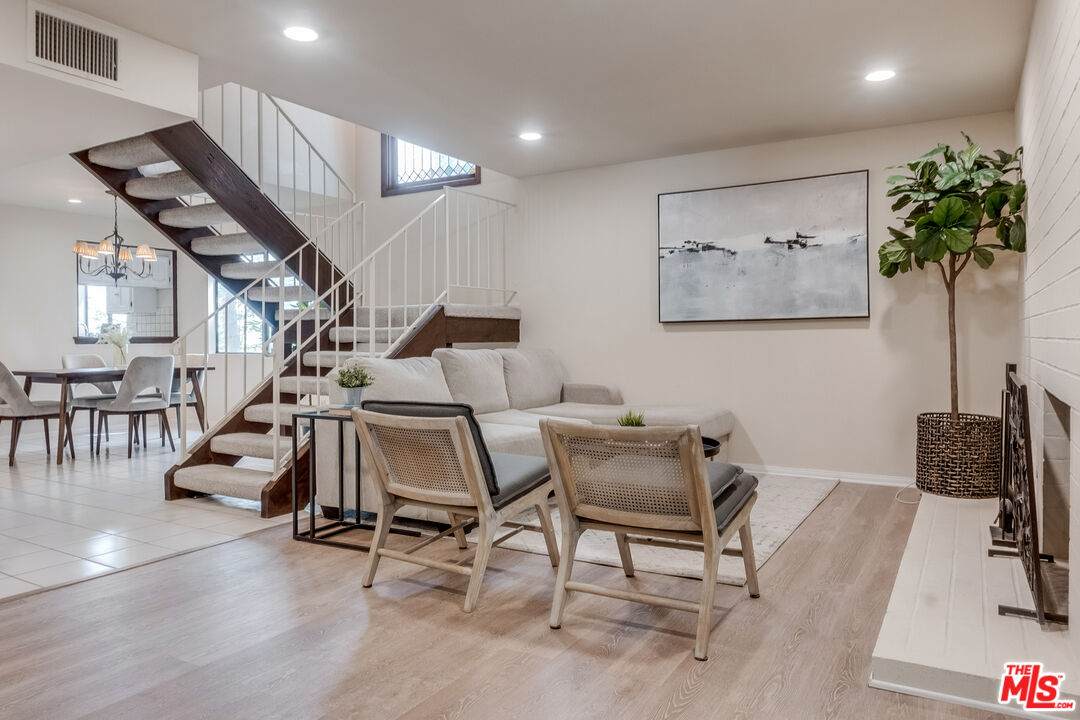 1916 Overland Ave - Photo 1