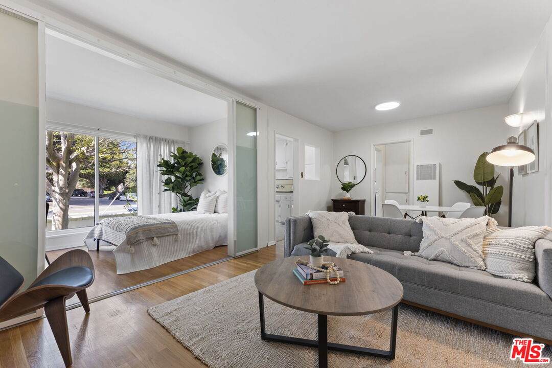 2033 Euclid St - Photo 1