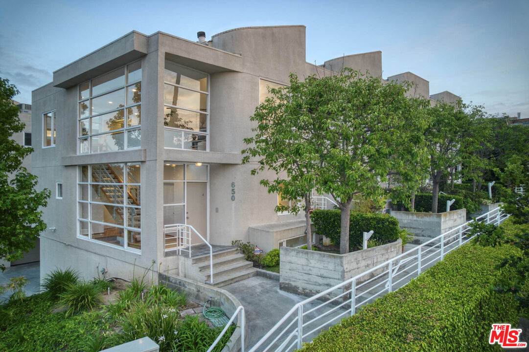 650 Pacific St - Photo 1