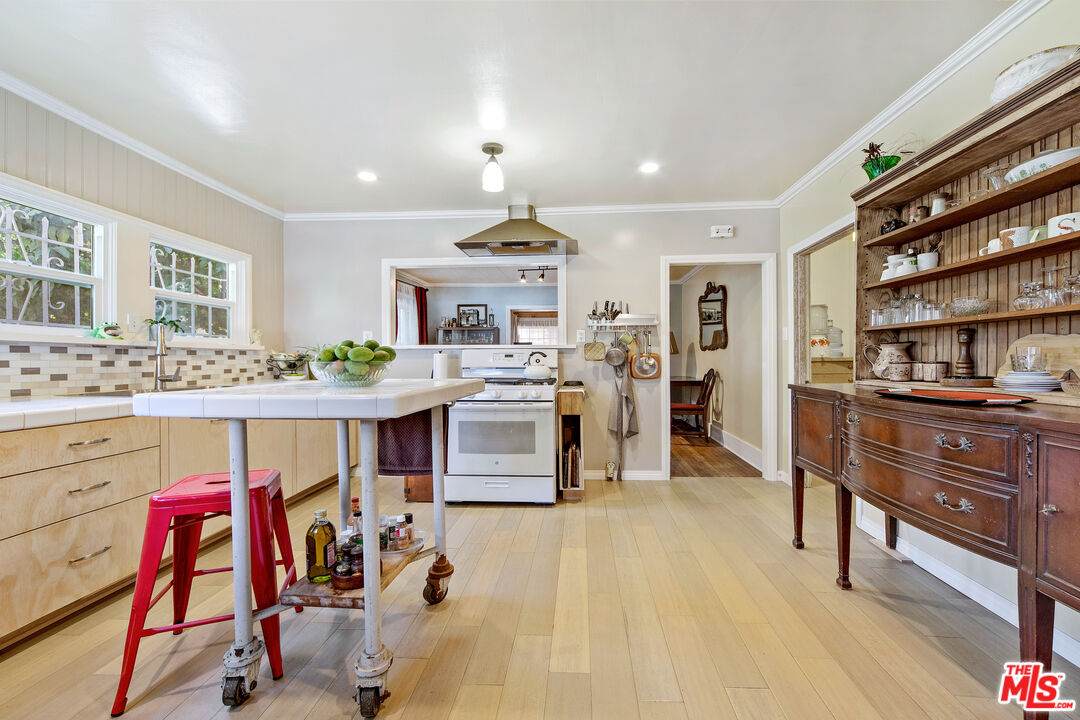 1020 Ardmore Ave - Photo 1