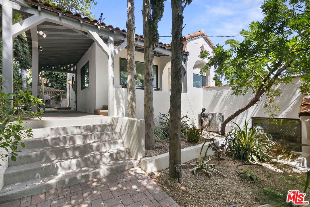 479-+481 Crane Blvd - Photo 1