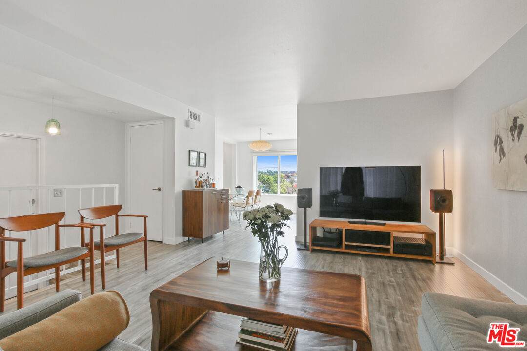 720 Waterloo St - Photo 1