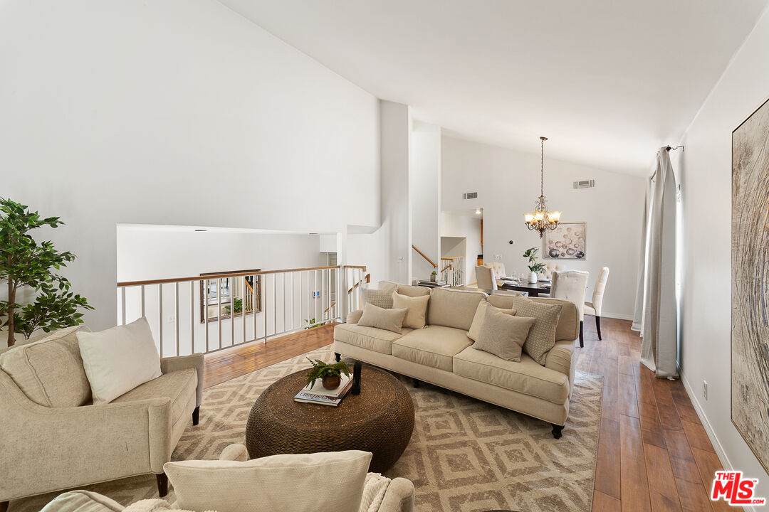 7125 White Oak Ave - Photo 1