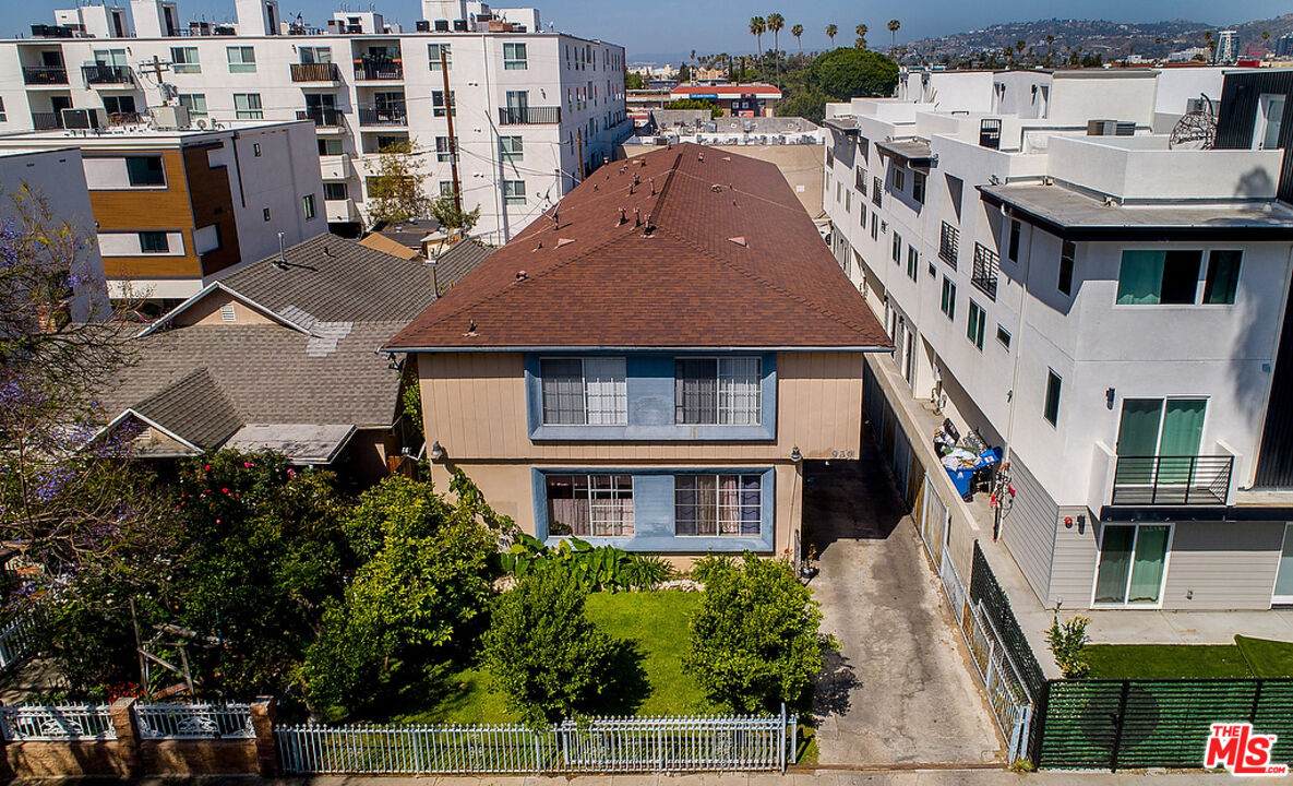 939 Oxford Ave - Photo 1