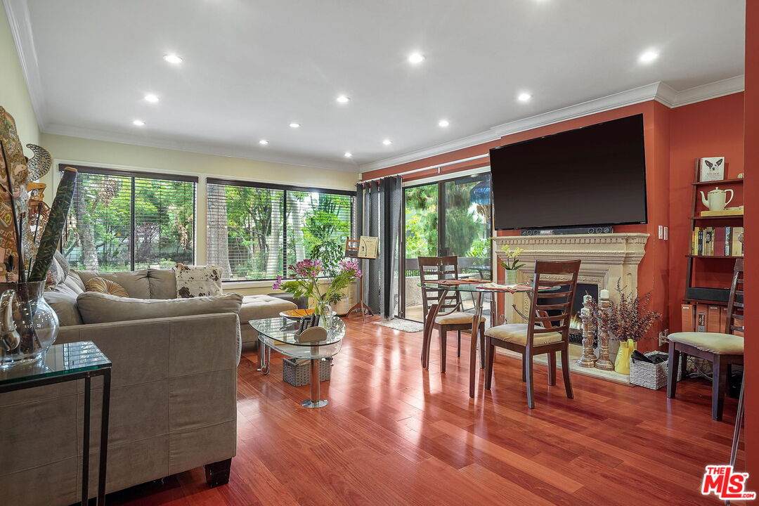 950 Kings Rd - Photo 1