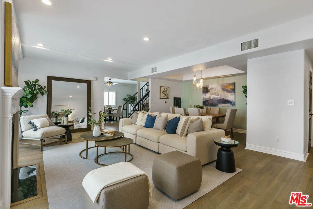 1258 Barry Ave - Photo 1