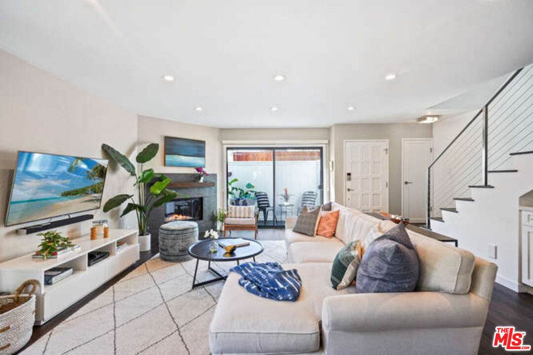1128 15TH St - Photo 1