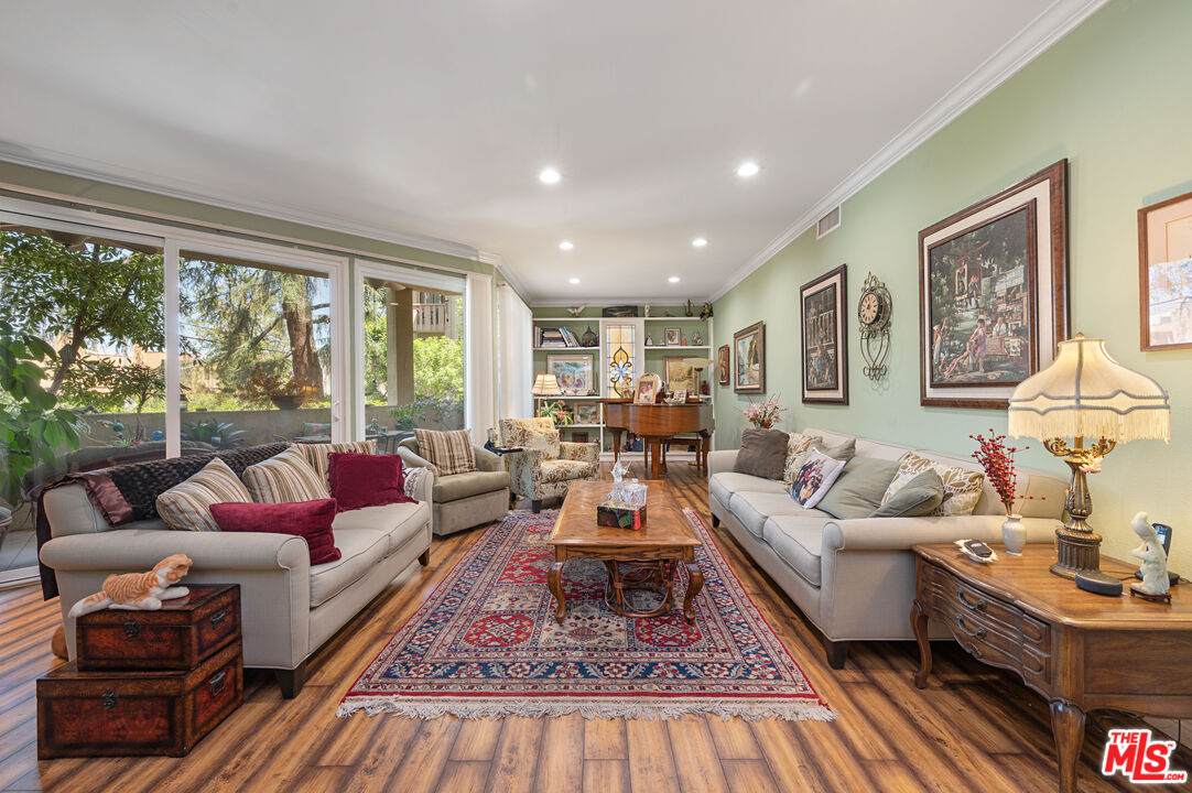 5216 Yarmouth Ave - Photo 1