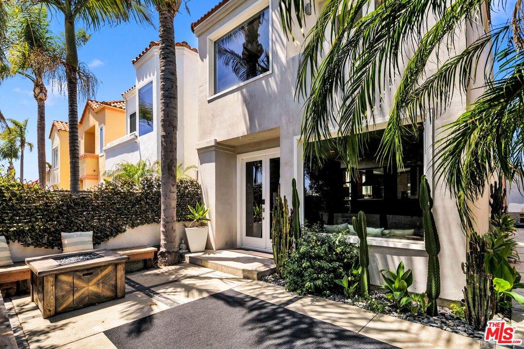679 Washington Blvd - Photo 1