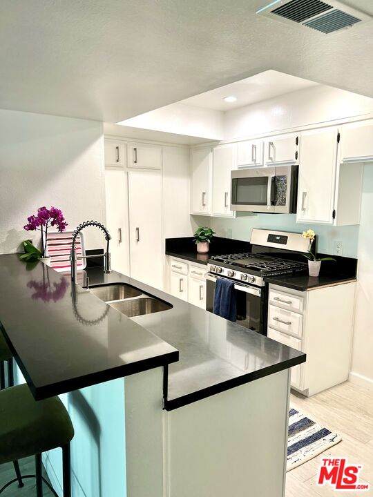 2700 Cahuenga Blvd - Photo 1