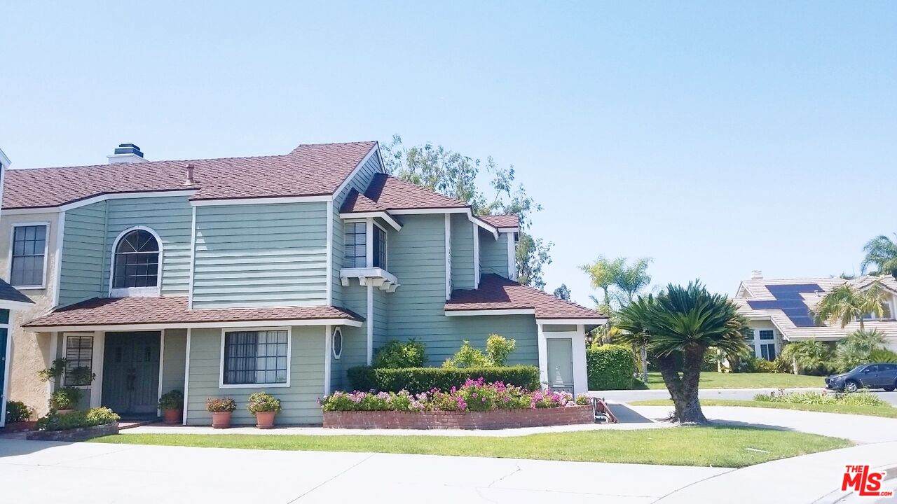 16640 Carriage Cir - Photo 1