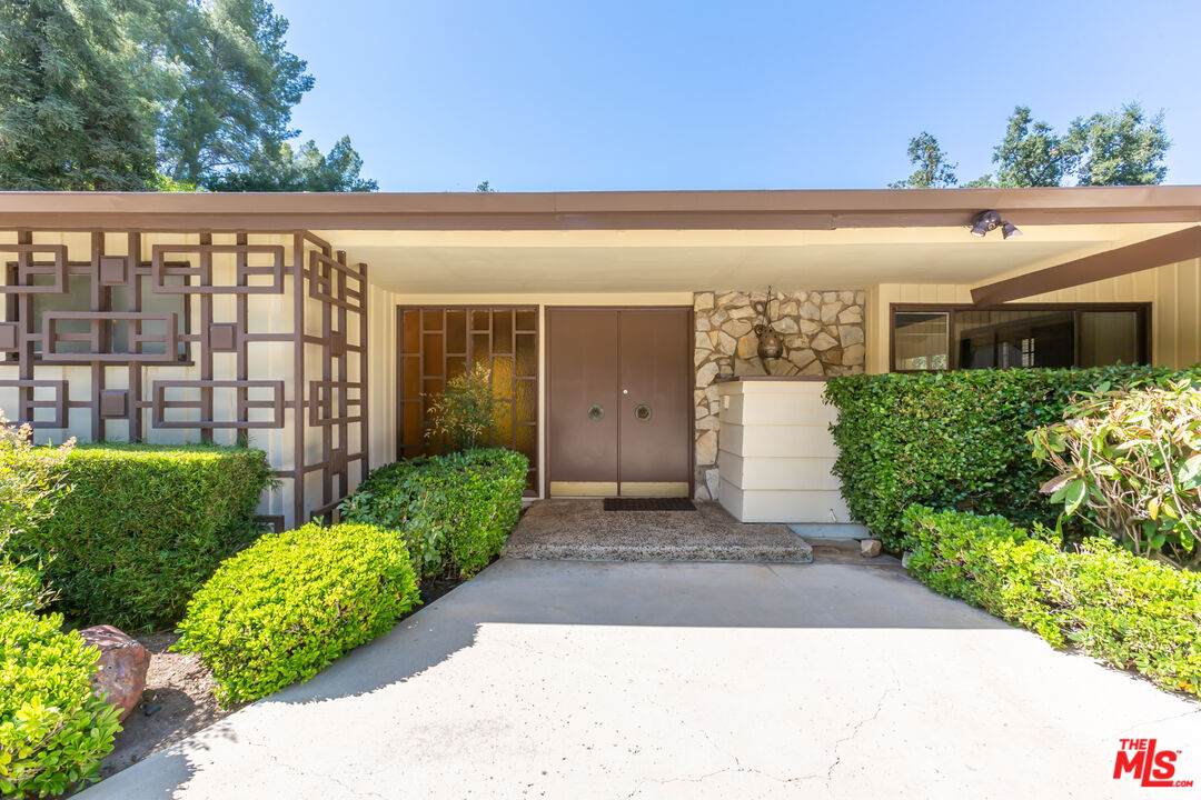16039 Meadowcrest Rd - Photo 1