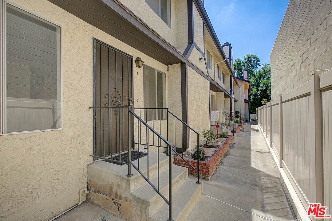 1120 Las Tunas Dr - Photo 1
