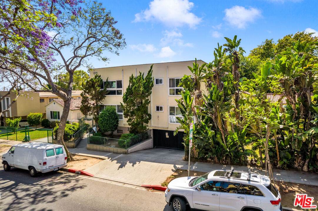 1045 Edinburgh Ave - Photo 1