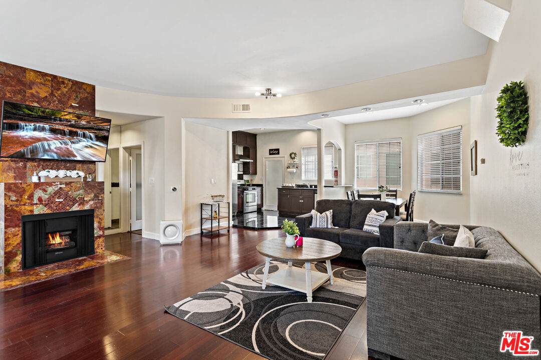 408 Queen St - Photo 1