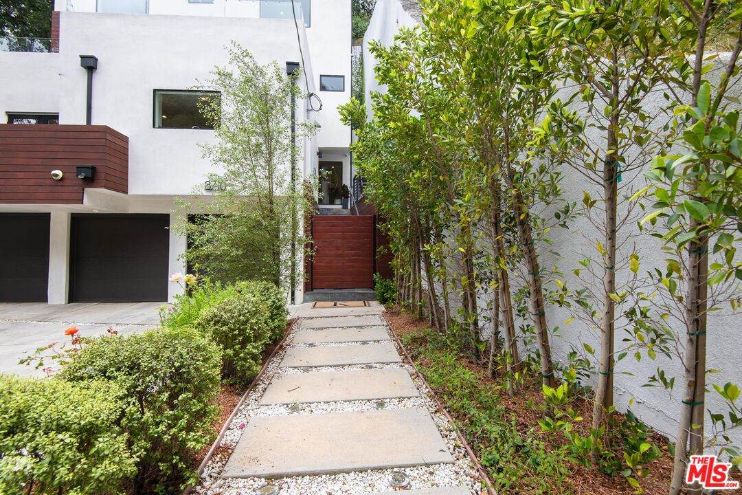 8710 Wonderland Ave - Photo 1