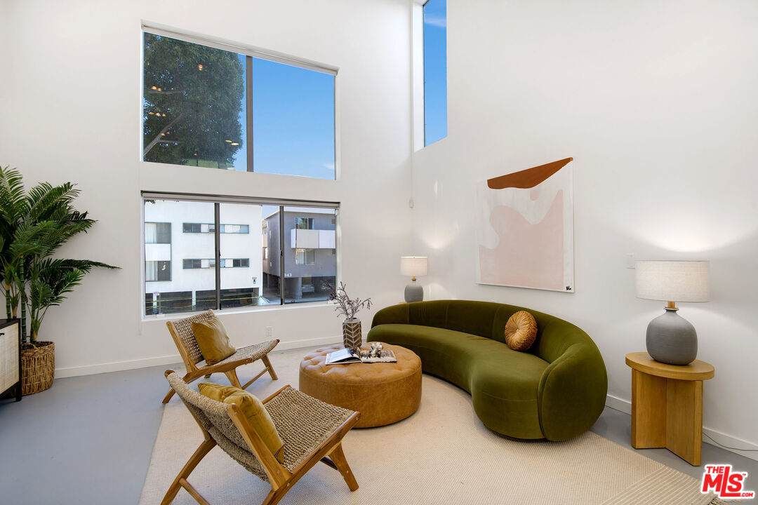 1040 Curson Ave - Photo 1