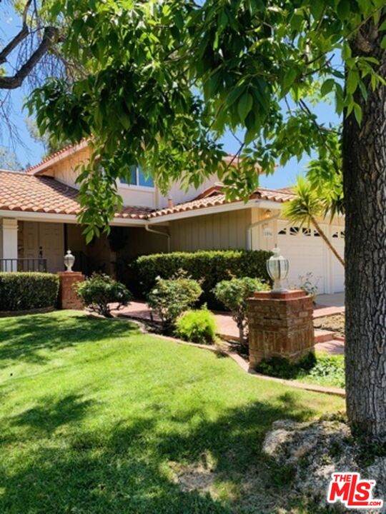 1096 Stoneshead Ct - Photo 1