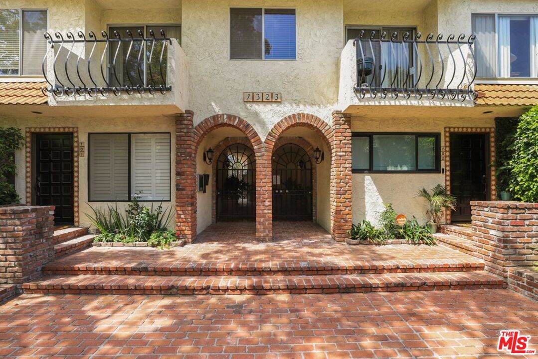 1323 Carmelina Ave - Photo 1