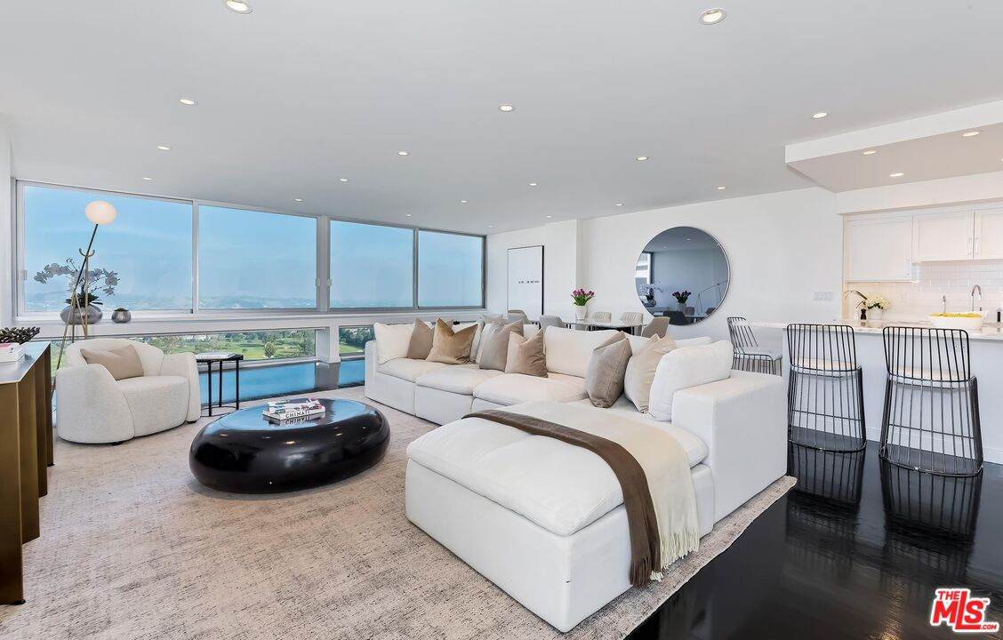 2220 Avenue Of The Stars - Photo 1