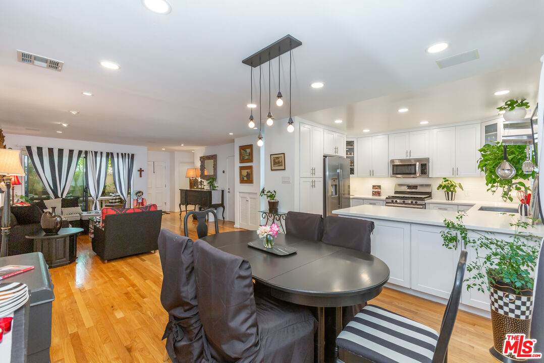 1226 Kings Rd - Photo 1