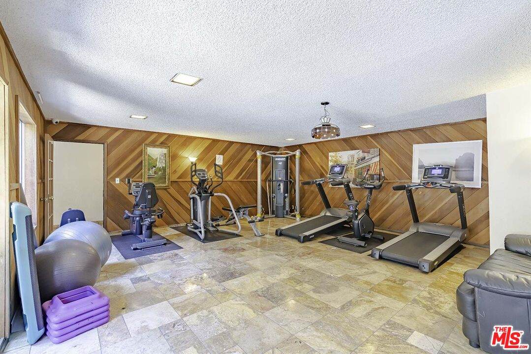 525 Ardmore Ave - Photo 1
