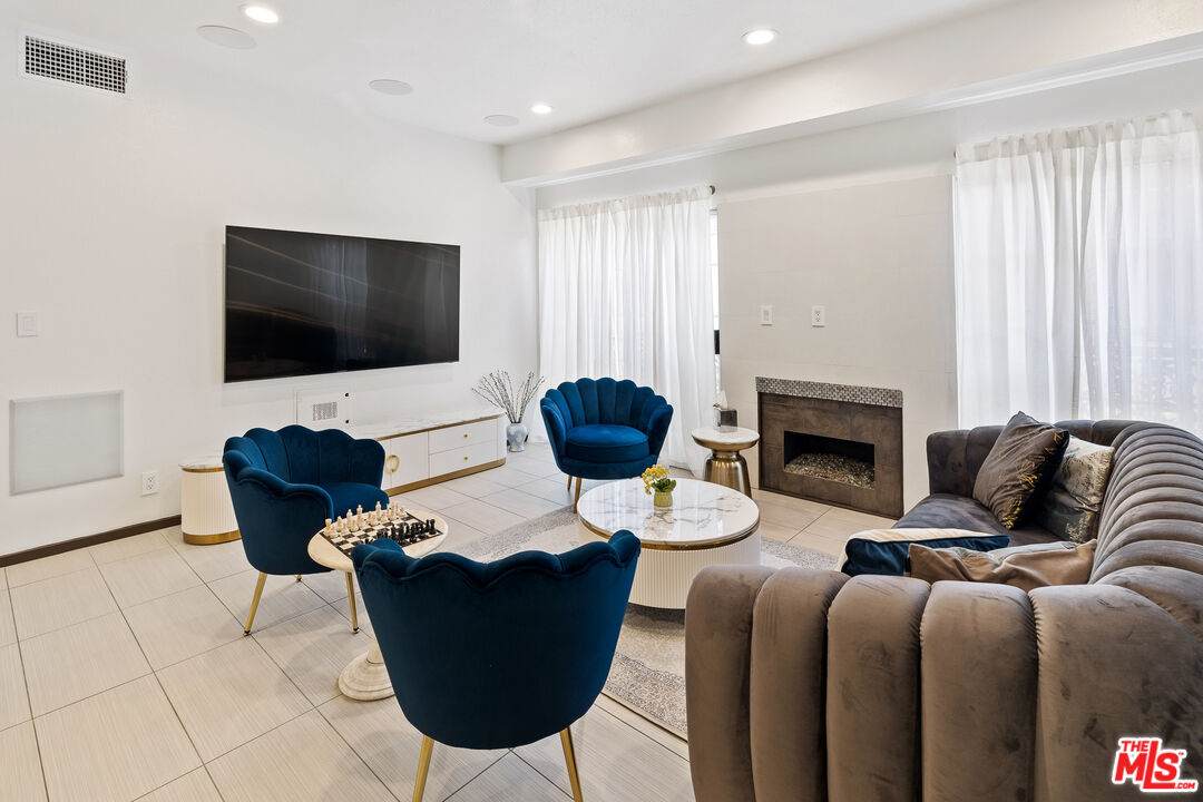 1717 Malcolm Ave - Photo 1