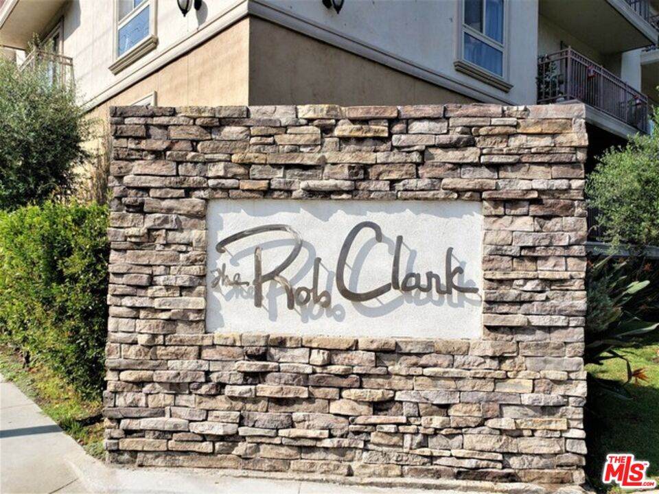 141 Clark Dr - Photo 1