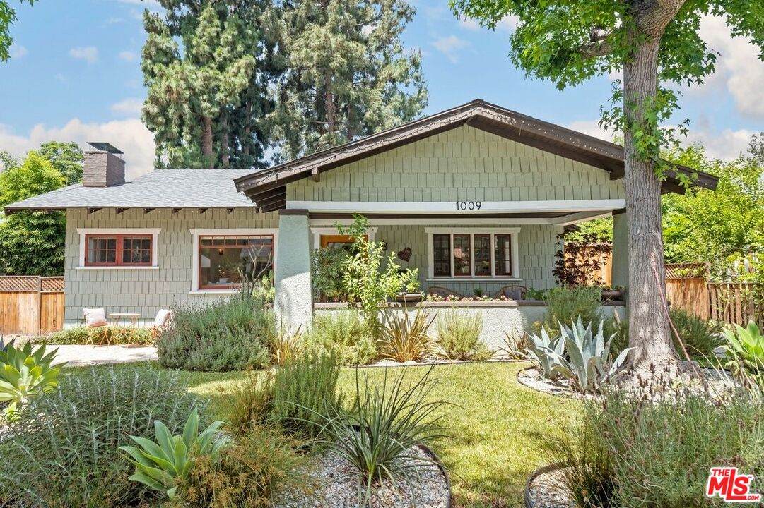 1009 Marengo Ave - Photo 1