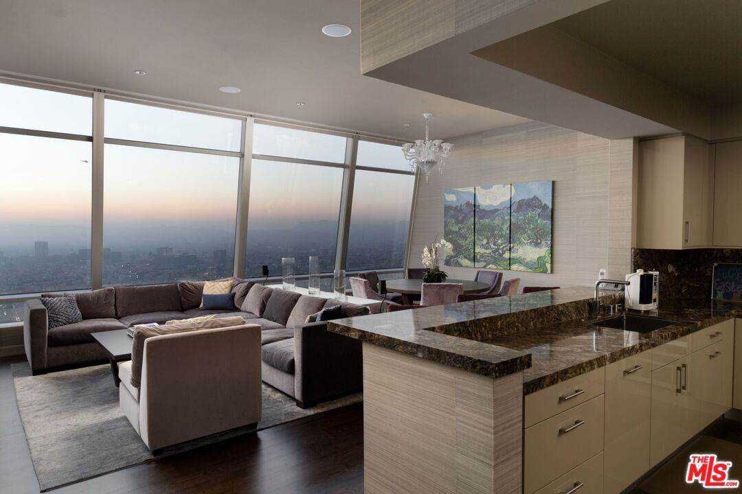 900 Olympic Blvd - Photo 1