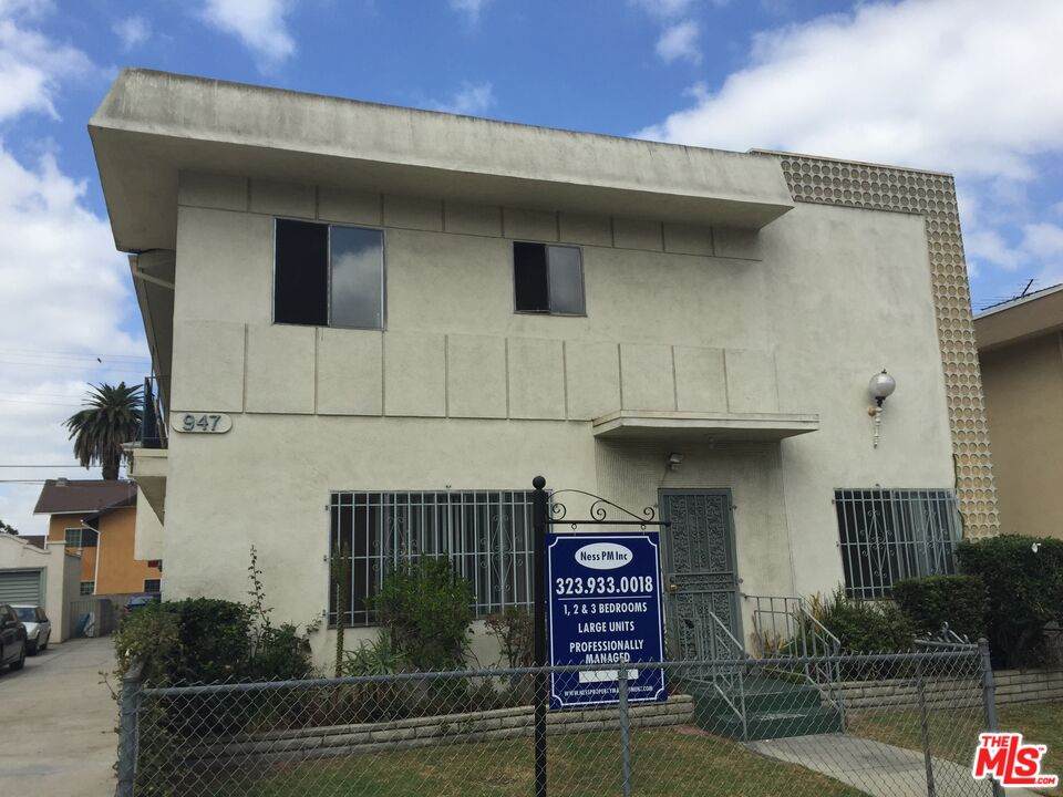 947 St Andrews Pl - Photo 1