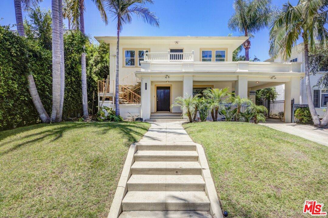 647 Mariposa Ave - Photo 1