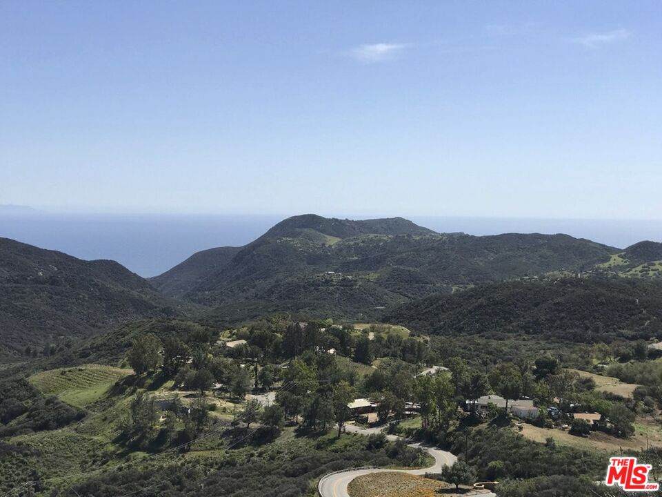 1 Mulholland Hwy - Photo 1