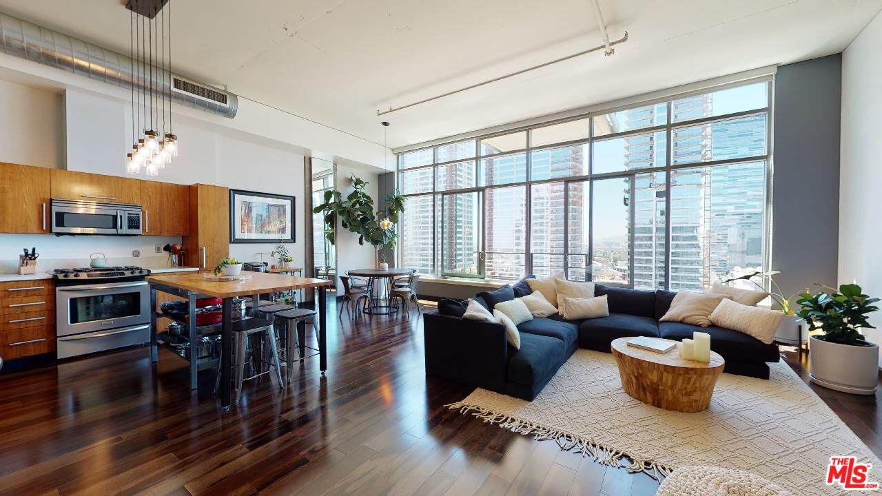 1100 Hope St - Photo 1