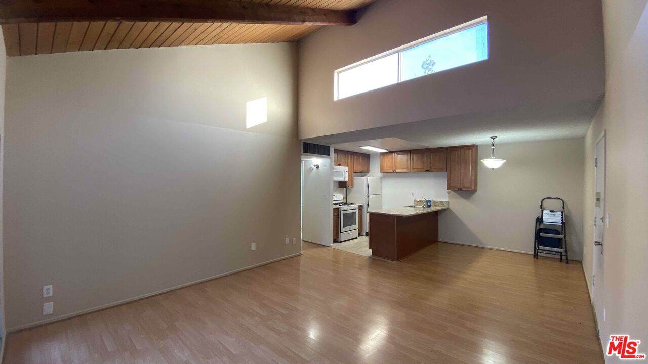 8601 International Ave - Photo 1