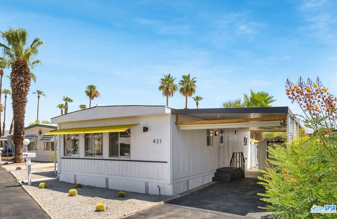 421 Butterfield - Photo 1