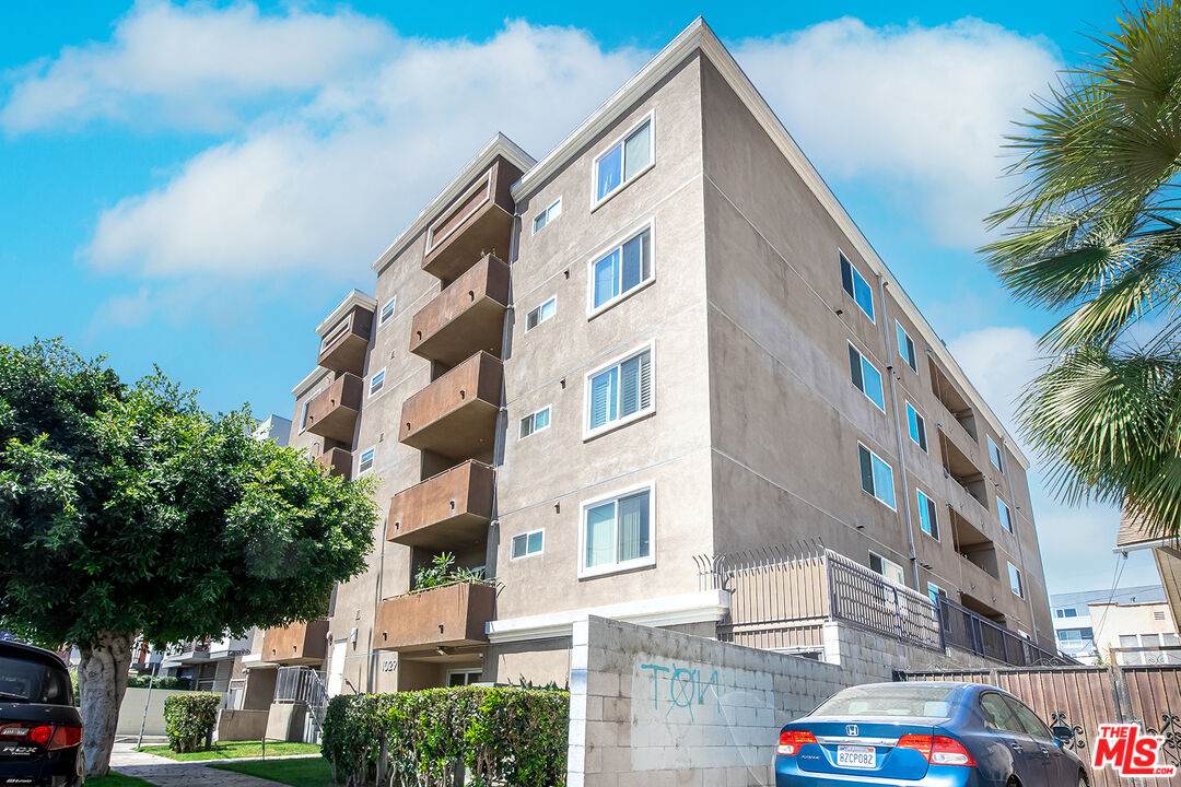 1029 Hobart Blvd - Photo 1