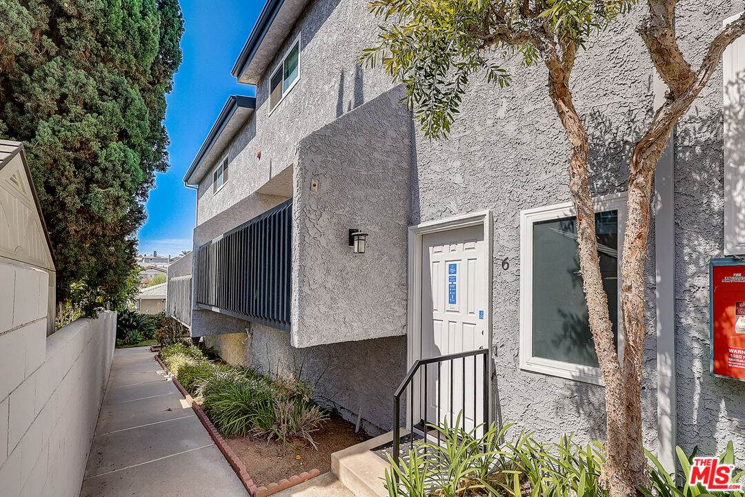 1910 Grant Ave - Photo 1