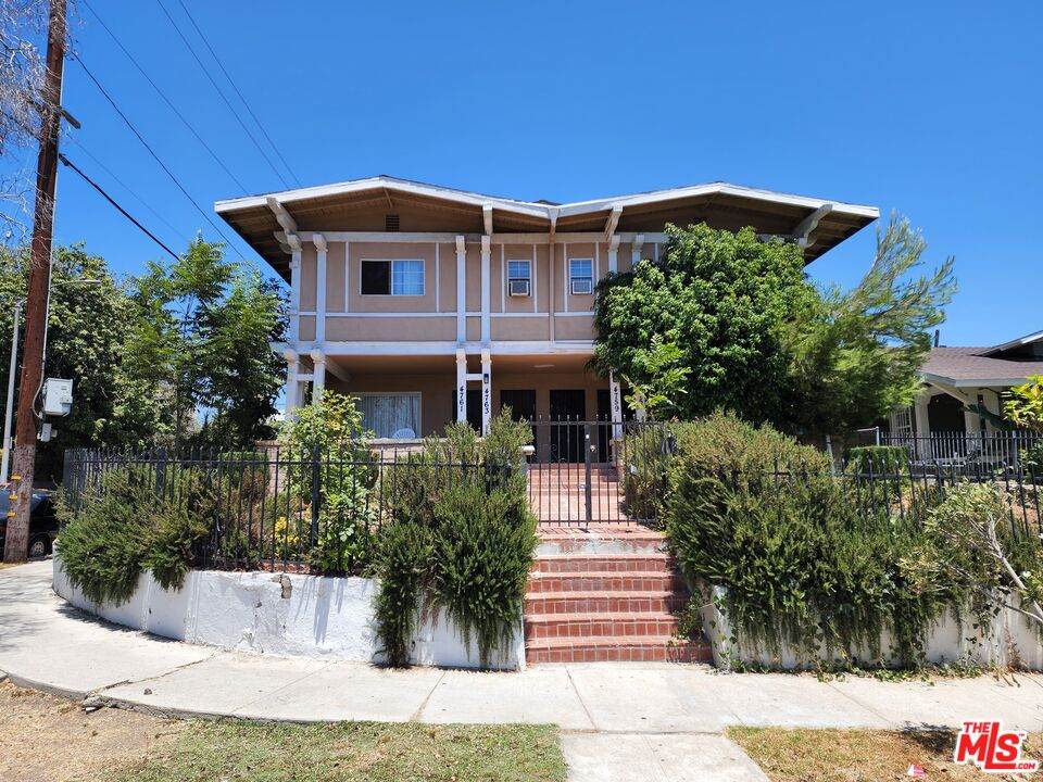4757 Oakwood Ave - Photo 1