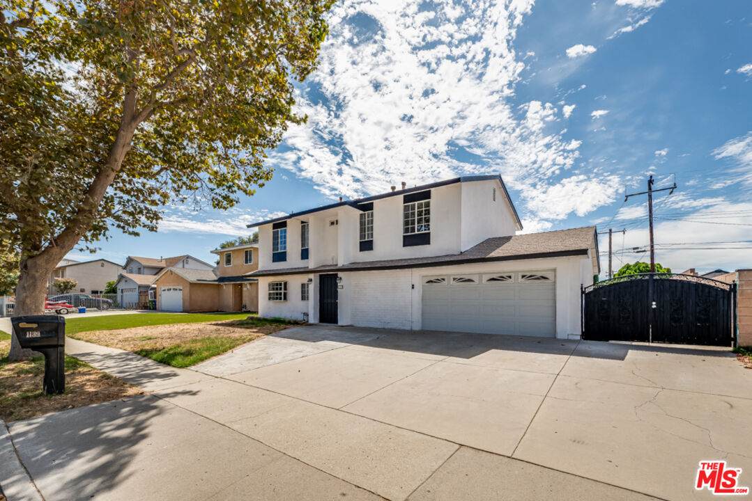 1139 Sycamore Dr - Photo 1