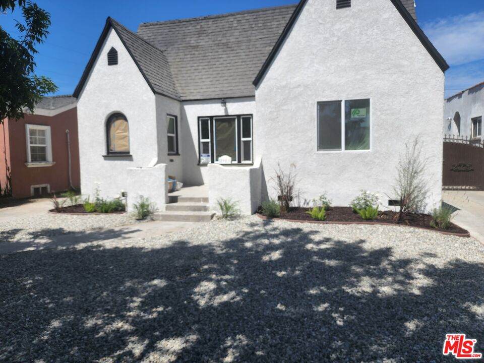 8981 California Ave - Photo 1