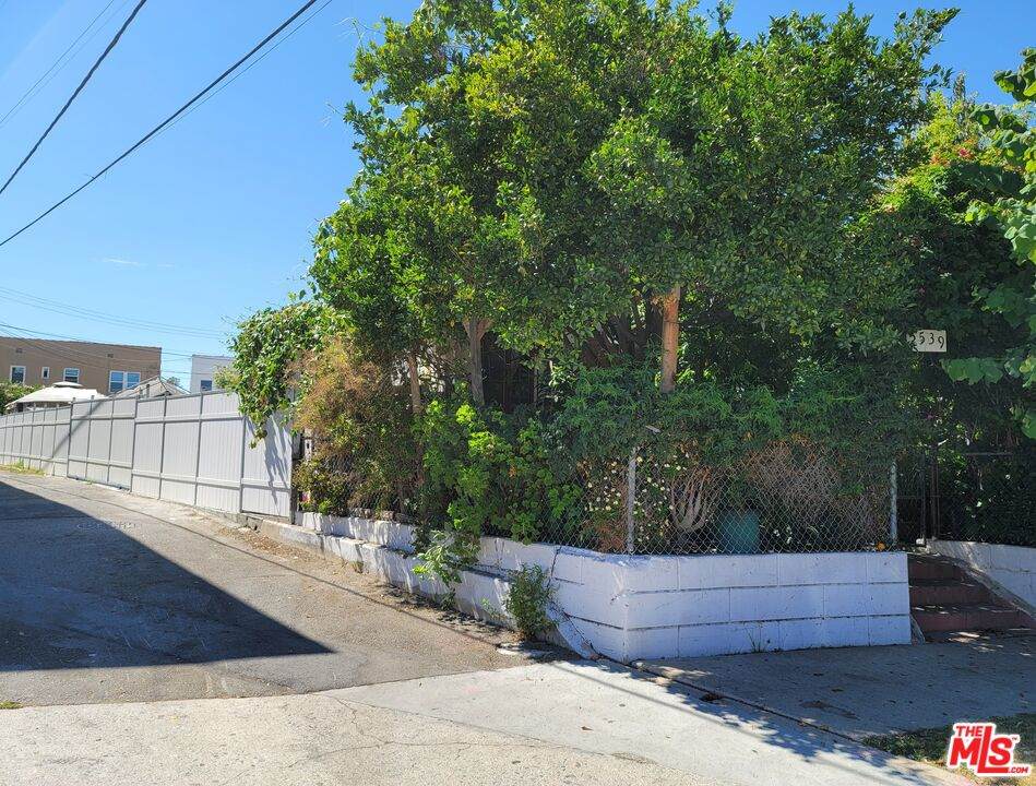 2539 Cloverdale Ave - Photo 1
