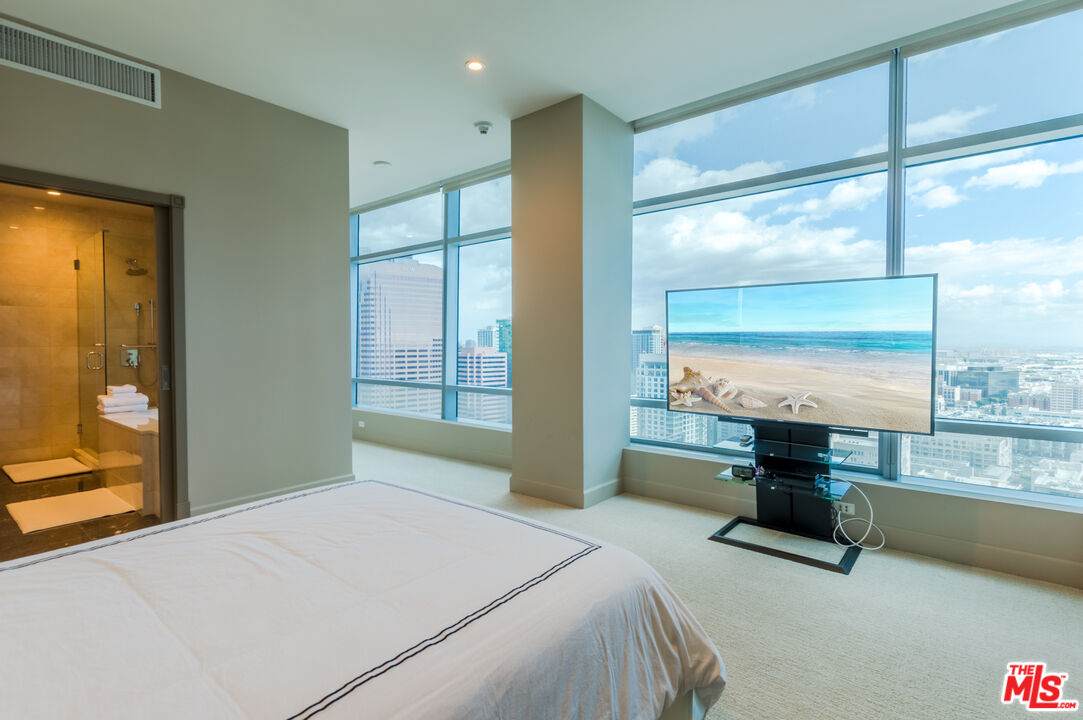 900 Olympic Blvd - Photo 1