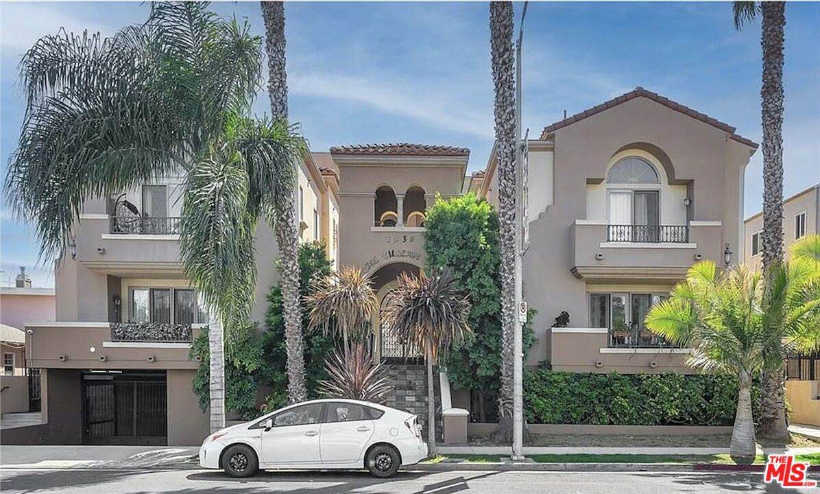 1835 Barrington Ave - Photo 1