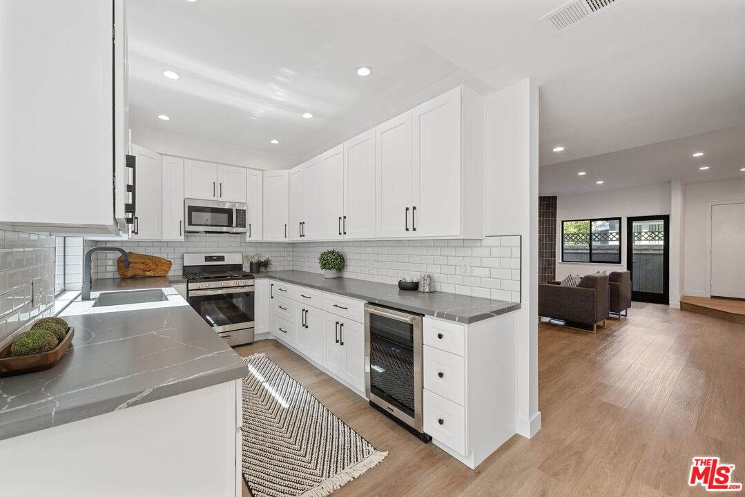 1013 10th St - Photo 1
