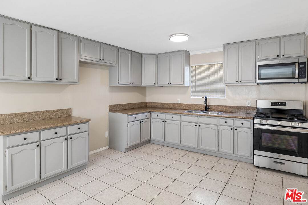 227 110th St - Photo 1