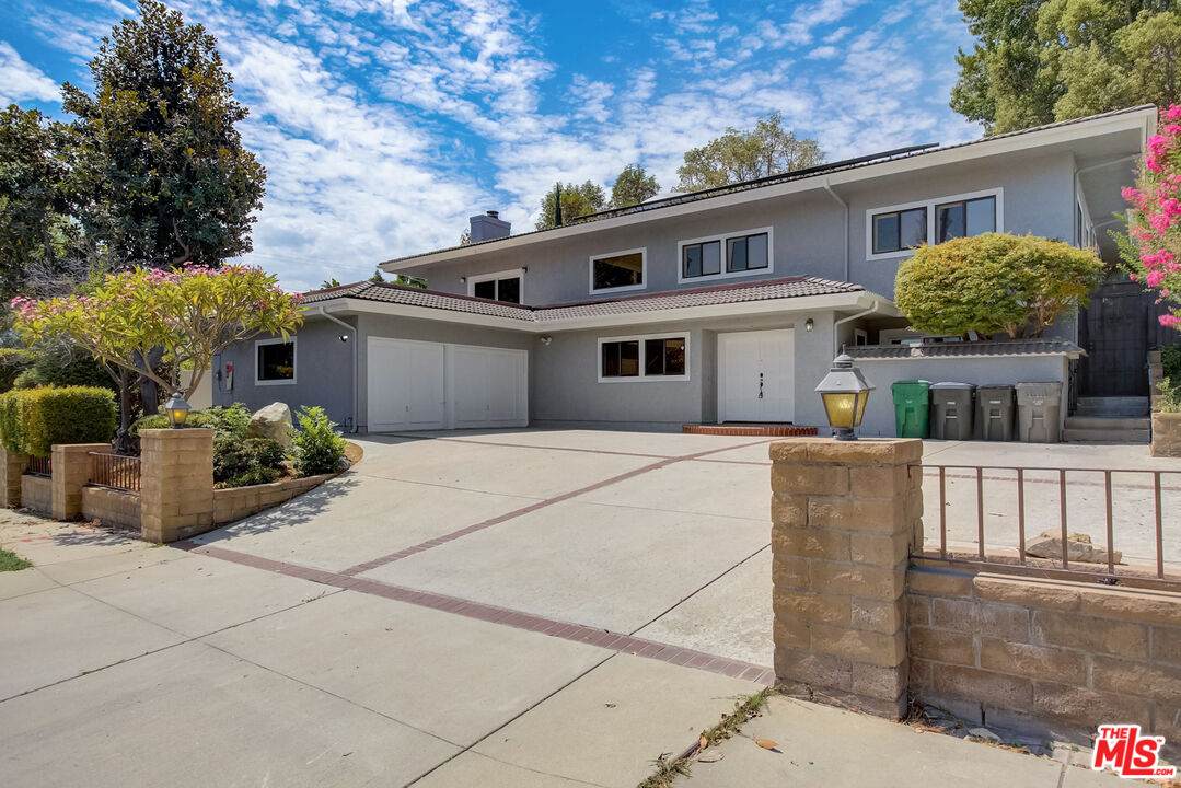 1031 Palm St - Photo 1